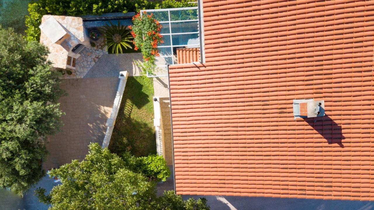 Apartment Iva With Sea View Makarska Exterior photo