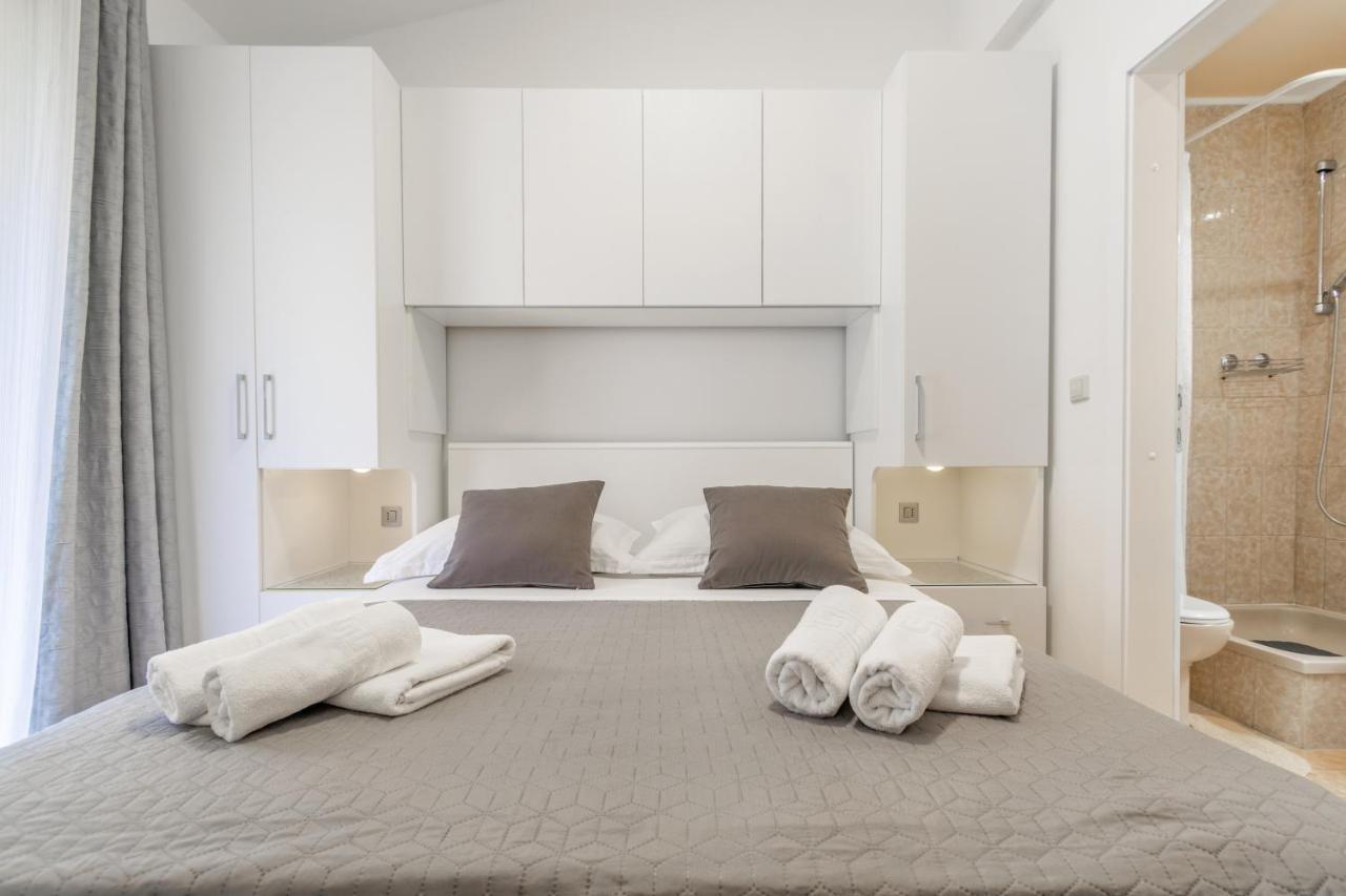 Apartment Iva With Sea View Makarska Exterior photo