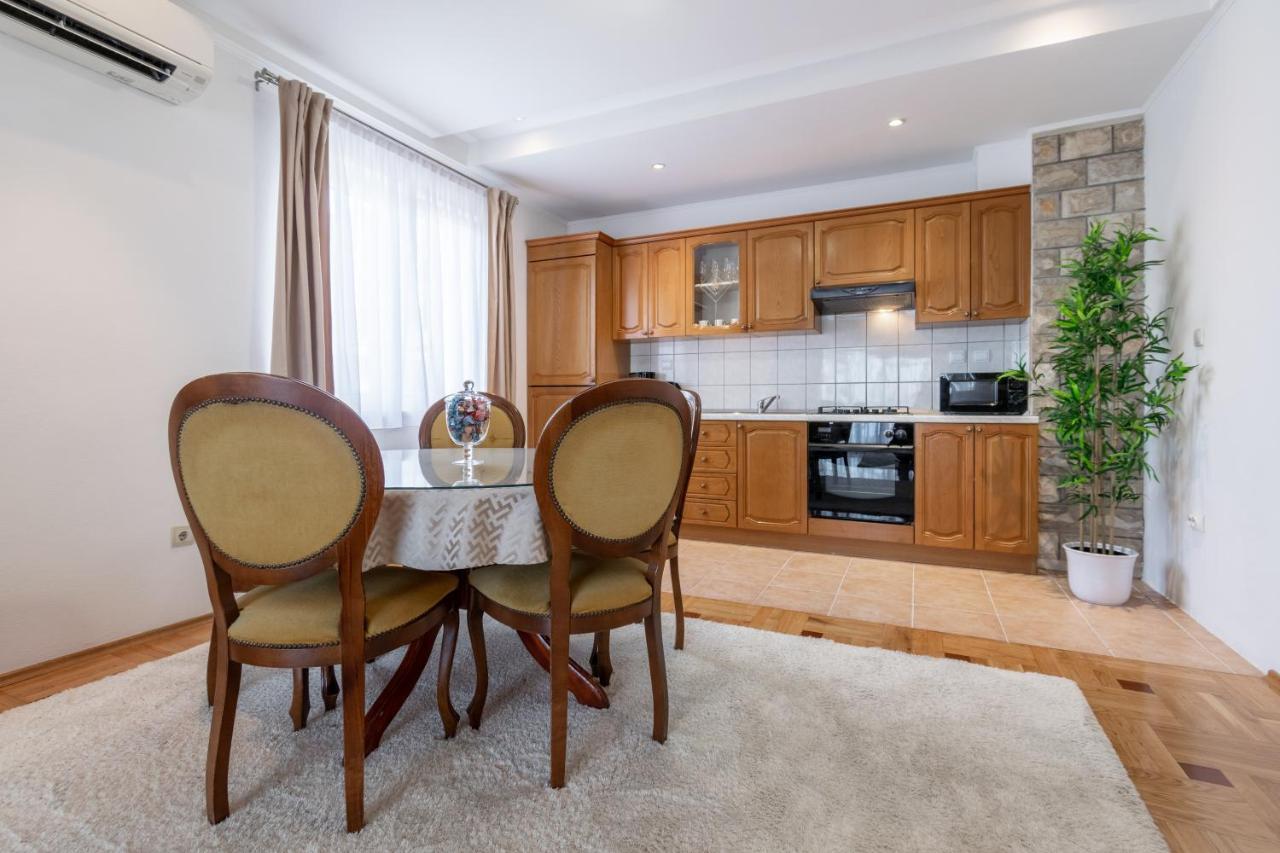 Apartment Iva With Sea View Makarska Exterior photo