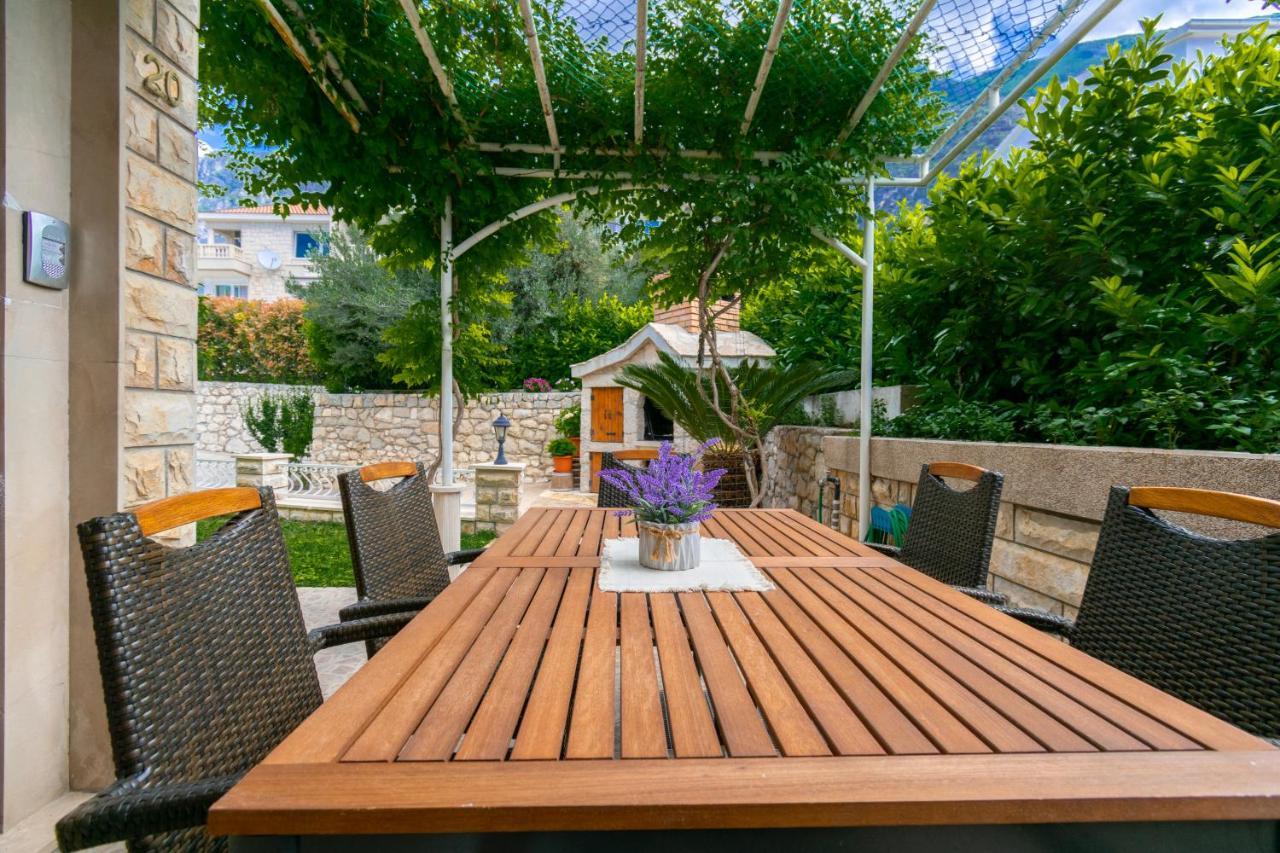 Apartment Iva With Sea View Makarska Exterior photo
