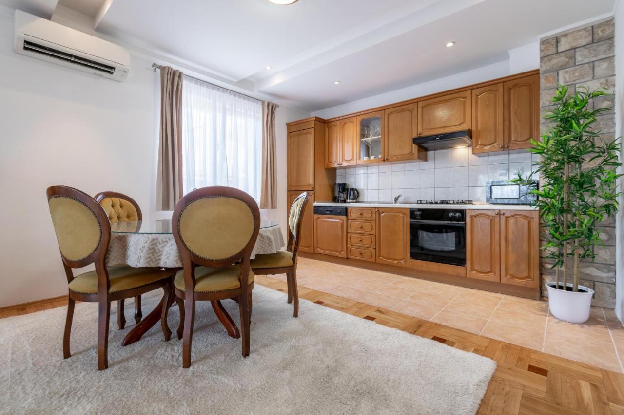 Apartment Iva With Sea View Makarska Exterior photo
