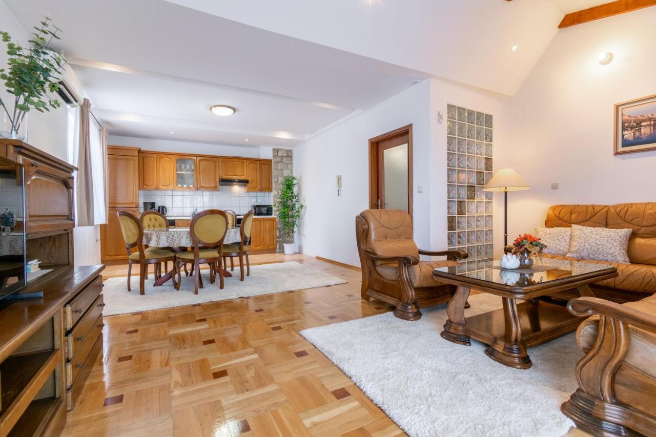 Apartment Iva With Sea View Makarska Exterior photo